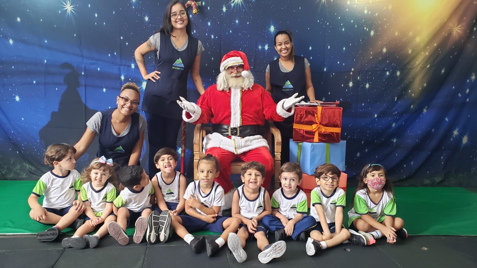 Famílias enfeitam as casas e se vestem a caráter para festa de São João  online de escola em Natal; 'Saímos da rotina', diz mãe, Rio Grande do  Norte
